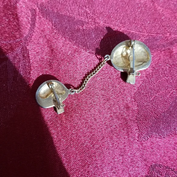 Cute 2-pin Gold Tone and Silver Tone Mushroom Chain Set - Picture 5 of 7